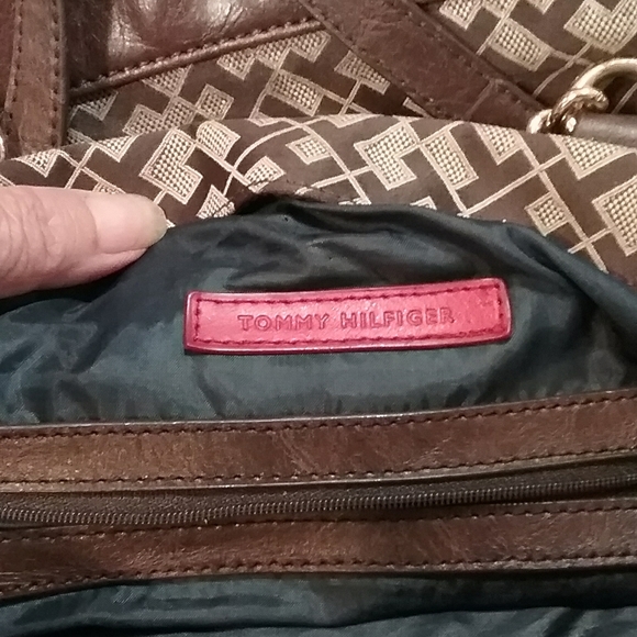 Tommy Hilfiger over shoulder brown logo bag - Picture 8 of 13